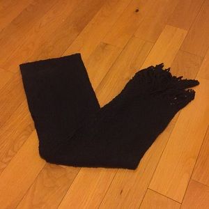 New York & Company black scarf
